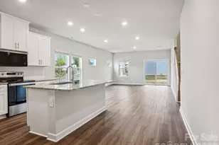 2067 Sunflower Cir, Newton, NC 28658 - Photo 5