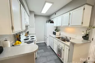 7236 Winery Ln, Charlotte, NC 28227 - Photo 5