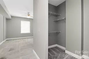 300 W 5th Street W, Charlotte, NC 28202 - Photo 29