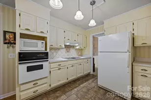 3124 Primrose Dr, Hendersonville, NC 28792 - Photo 15