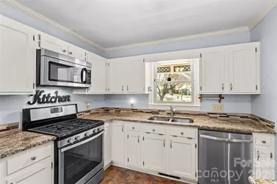 413 Windsor Lane, Statesville, NC 28677 - Photo 9