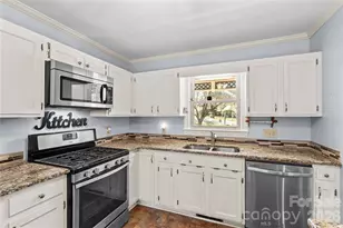 413 Windsor Ln, Statesville, NC 28677 - Photo 9