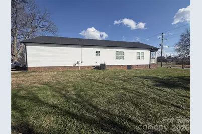 417 E Virginia Avenue, Bessemer City, NC 28016 - Photo 17