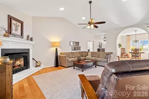 306 Croydon Dr, Hendersonville, NC 28791 - Photo 7