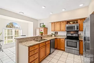 306 Croydon Dr, Hendersonville, NC 28791 - Photo 9