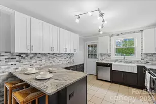 63 Washington Ave, Asheville, NC 28804 - Photo 17