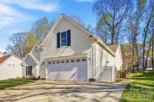 8540 Piccone Brook Ln, Charlotte, NC 28216 - Photo 3