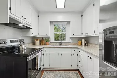 2407 4th Street NE, Hickory, NC 28601 - Photo 9