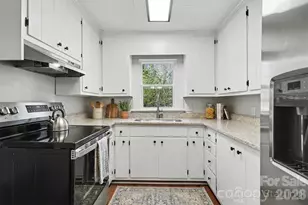 2407 4th St NE, Hickory, NC 28601 - Photo 9