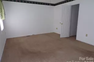 869 21st Ave NE, Hickory, NC 28601 - Photo 15