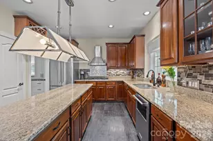 6215 Glencairn Ct, Charlotte, NC 28269 - Photo 19