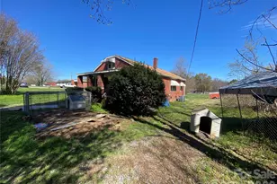 705 E Main St, Cleveland, NC 27013 - Photo 3