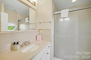 701 E 8th St, Charlotte, NC 28202 - Photo 23