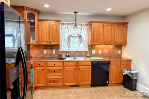 416 S Race St, Statesville, NC 28677 - Photo 17
