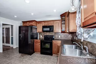 416 S Race St, Statesville, NC 28677 - Photo 17