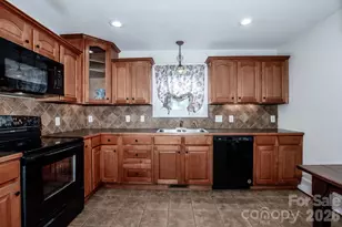 416 S Race St, Statesville, NC 28677 - Photo 21