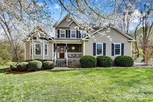 929 43rd Ave Ct NE, Hickory, NC 28601 - Photo 1