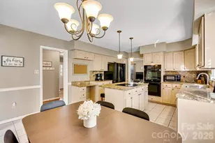 929 43rd Ave Ct NE, Hickory, NC 28601 - Photo 13