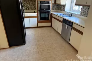 1720 12th St NE, Hickory, NC 28601 - Photo 9