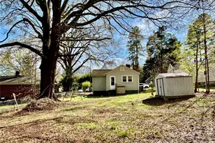 214 W Maine Ave, Bessemer City, NC 28016 - Photo 11