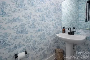 566 W End Dr, Charlotte, NC 28208 - Photo 7