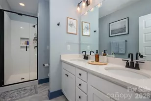 566 W End Dr, Charlotte, NC 28208 - Photo 15