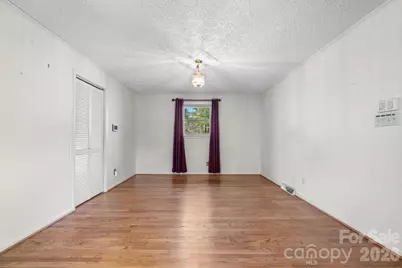 5515 Chestnut Drive, Hickory, NC 28602 - Photo 13