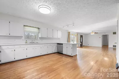 5515 Chestnut Drive, Hickory, NC 28602 - Photo 7