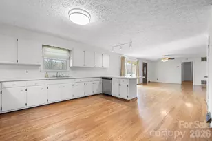 5515 Chestnut Dr, Hickory, NC 28602 - Photo 7