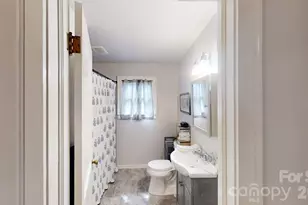 719 Oakland St, Hendersonville, NC 28791 - Photo 11