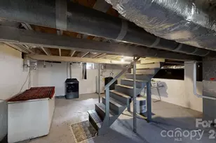 719 Oakland St, Hendersonville, NC 28791 - Photo 29