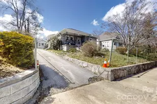 719 Oakland St, Hendersonville, NC 28791 - Photo 35