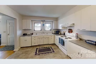 719 Oakland Street, Hendersonville, NC 28791 - Photo 9