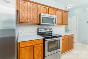 4018 Glenlea Commons Dr, Charlotte, NC 28216 - Photo 9