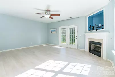 4018 Glenlea Commons Drive, Charlotte, NC 28216 - Photo 11