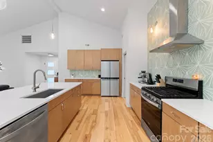 3931 Belshire Ln, Charlotte, NC 28205 - Photo 15