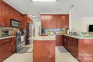 10529 Old Bridge Ln, Charlotte, NC 28269 - Photo 5