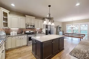 1520 Weatherwood Dr, Lincolnton, NC 28092 - Photo 1