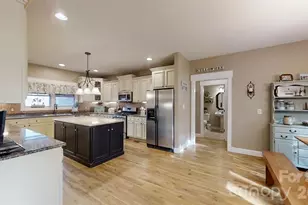 1520 Weatherwood Dr, Lincolnton, NC 28092 - Photo 5