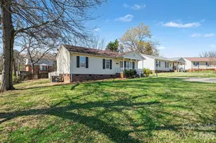 105 Chadwick Cir, Dallas, NC 28034 - Photo 3