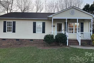 105 Chadwick Cir, Dallas, NC 28034 - Photo 1