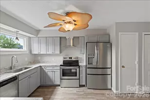 6610 Point Comfort Ln, Charlotte, NC 28226 - Photo 15