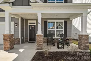 574 Fox Cove Rd, Hendersonville, NC 28792 - Photo 3