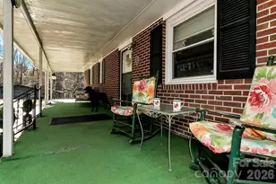 44 Tuttle Rd, Hendersonville, NC 28792 - Photo 3