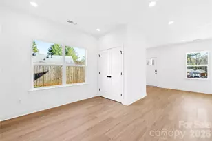 6900 Barrington Dr, Charlotte, NC 28215 - Photo 7