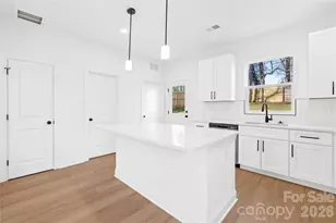 6900 Barrington Dr, Charlotte, NC 28215 - Photo 9