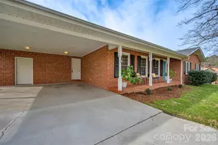 820 E Brookwood Dr, Landrum, SC 29356 - Photo 3