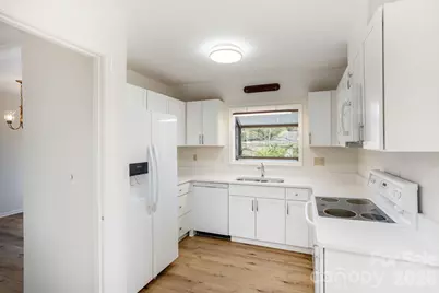 3113 Primrose Drive, Hendersonville, NC 28792 - Photo 9