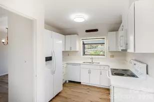 3113 Primrose Dr, Hendersonville, NC 28792 - Photo 9