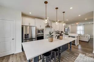 400 Simeon Dr, Charlotte, NC 28208 - Photo 1